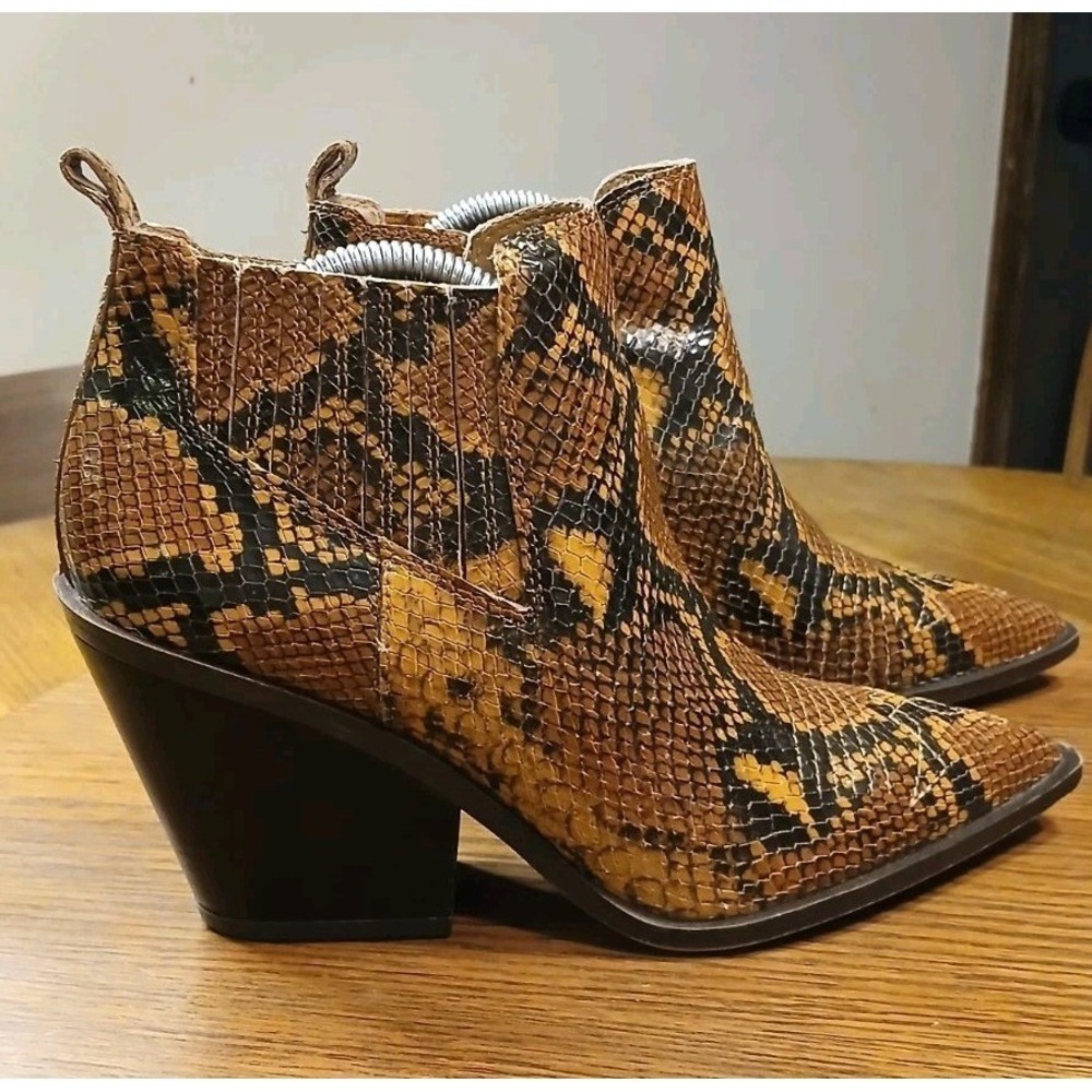 Franco Sarto Shay Booties Roccia Snake‎ Print Leather Pointed Toe Women's 7.5
